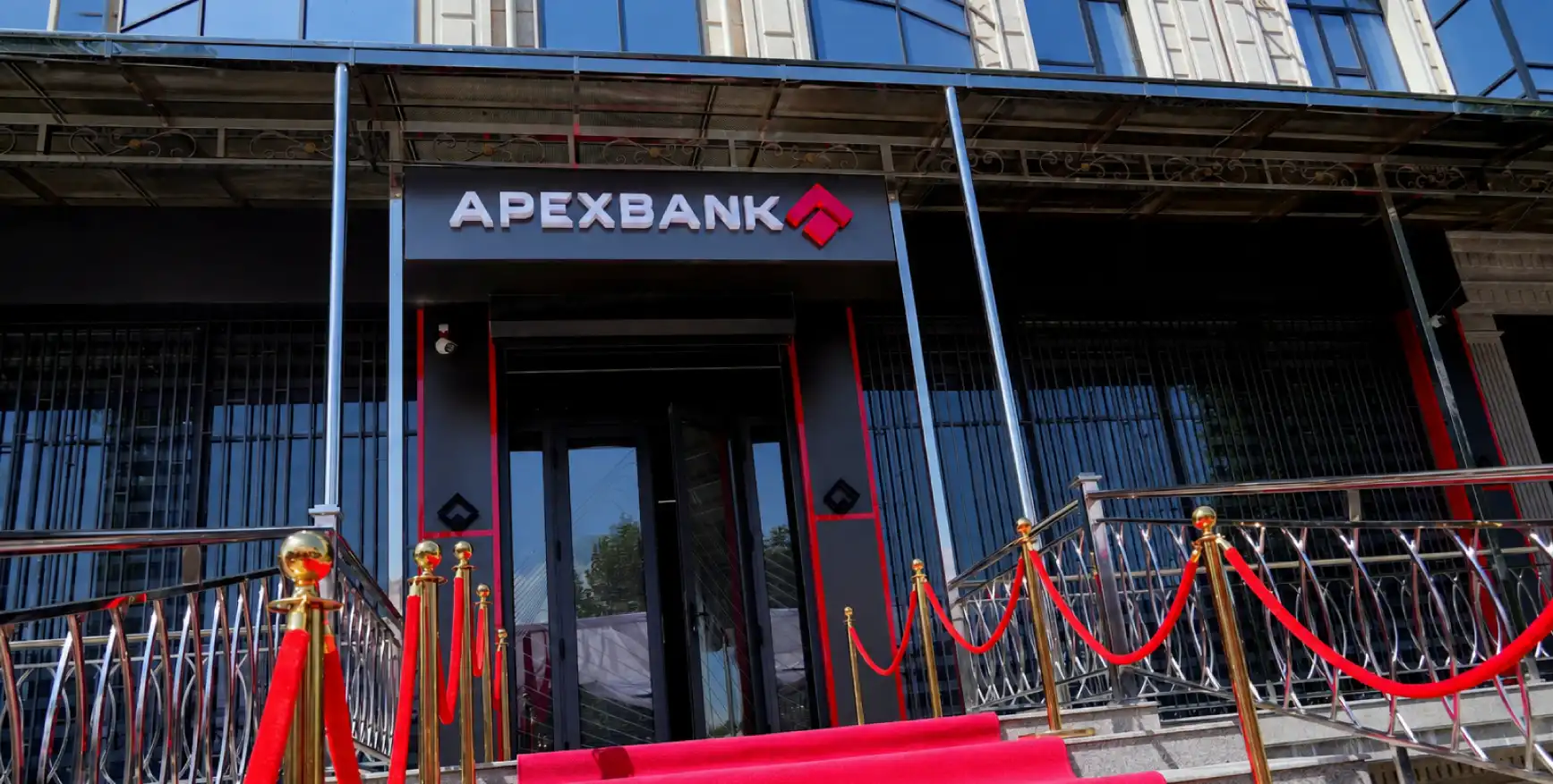 APEX BANK Samarqandda yangi bank xizmatlari markazini ochdi
