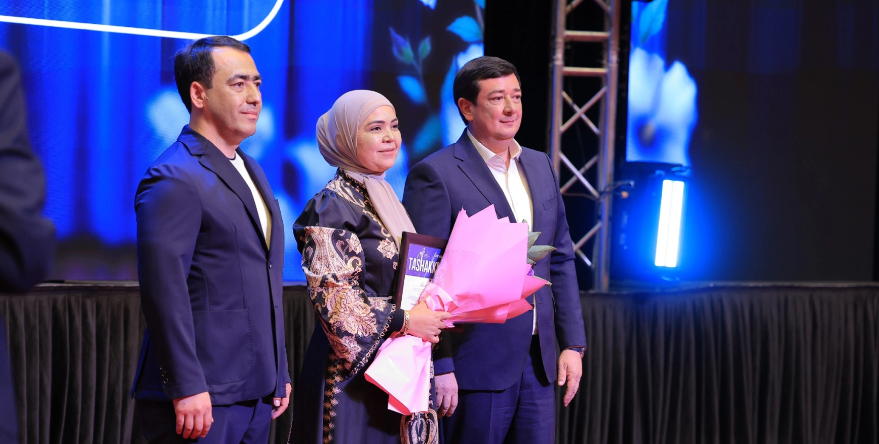 APEX BANK поздравил преподавателей Tashkent International University